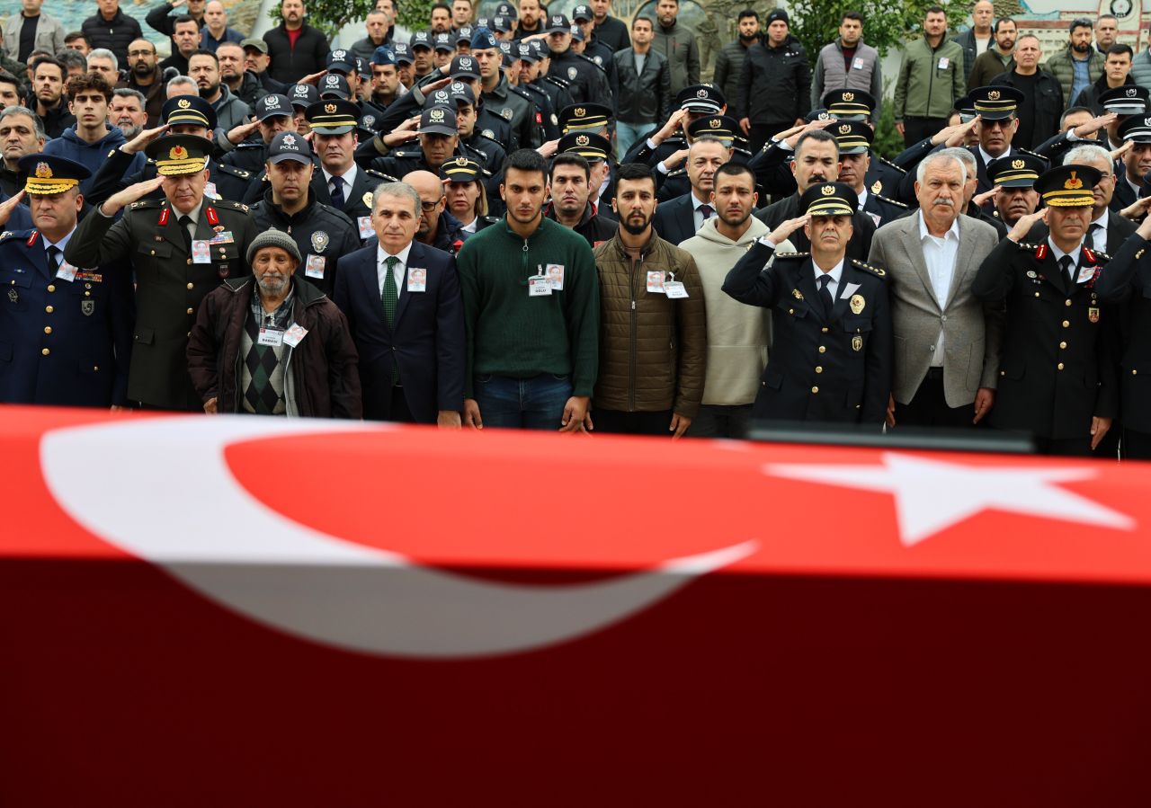 Şehit polis memuru Mustafa Akgül'e gözyaşlarıyla veda - 1. Resim