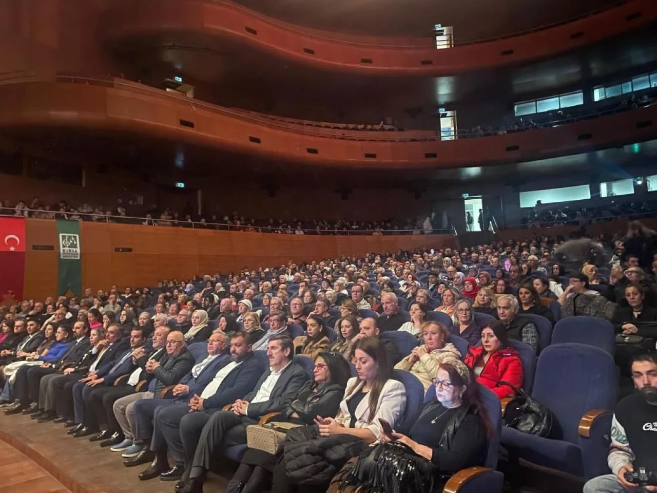 Zeki Müren unutulmadı: Solo ve koro halinde seslendirildi! - 1. Resim