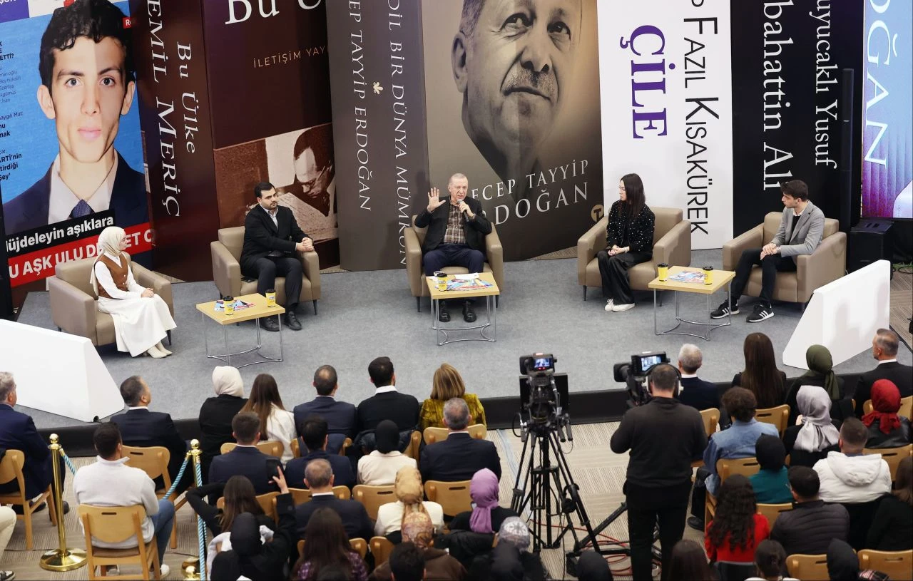 Cumhurbaşkanı Erdoğan: Bizim yol arkadaşlarımız gençler! - 1. Resim