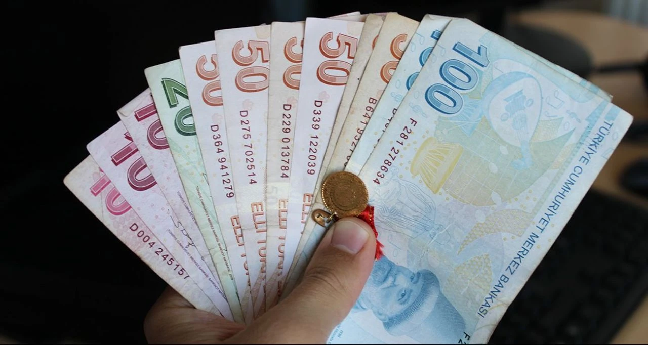 Yeni asgari ücret ne kadar olmalı? Özgür Erdursun dolar, enflasyon ve altın bazında tek tek hesapladı!