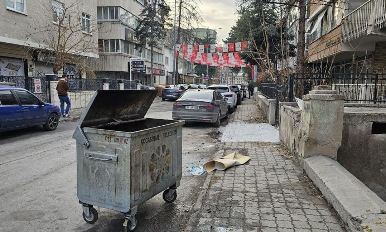 CHP'li İl Başkanlığı önünde patlama sesi! Çevrede güvenlik önlemi alındı - 1. Resim