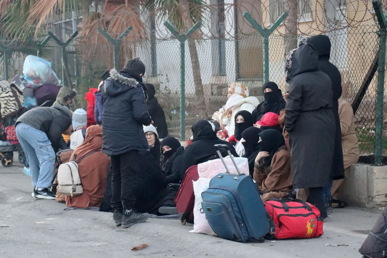 'Suriyeliler vergisiz adlıkları araçlarla dönüyorlar' iddiasına İletişim Başkanlığı'ndan açıklama - 1. Resim