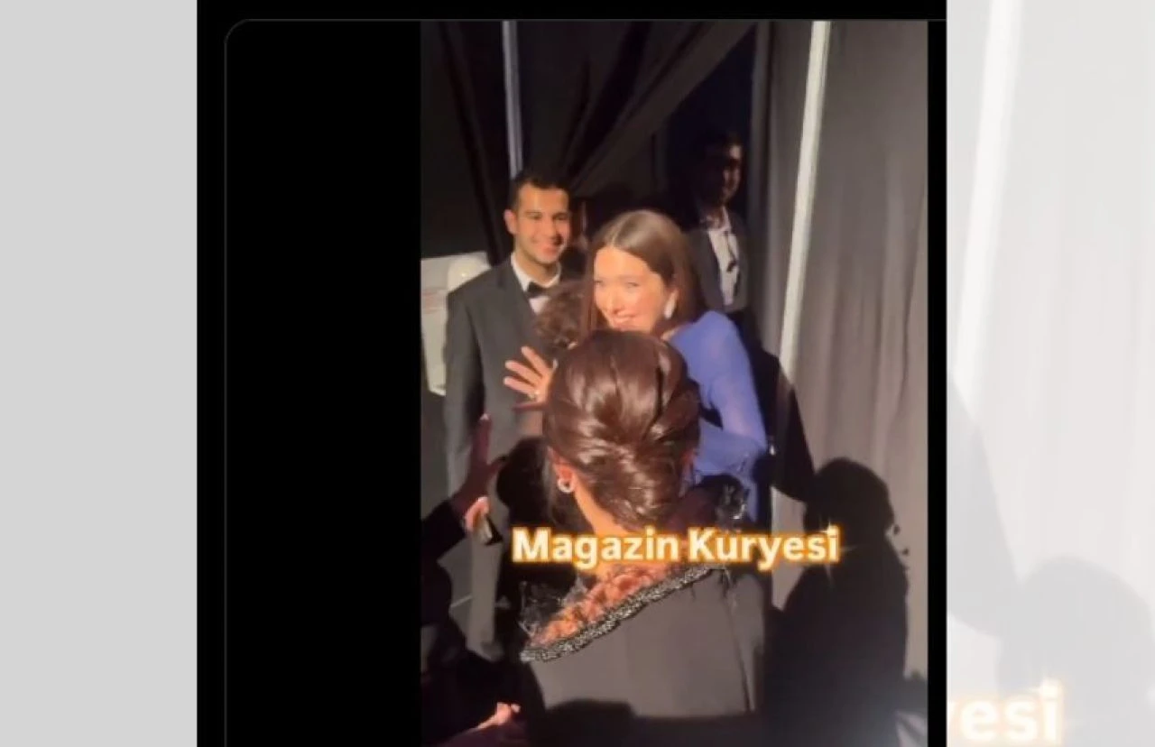 Bergüzar Korel Yeşilçam oyuncularını karşısında gördü çığlığı bastı! Türkan Şoray, Ediz Hun, Emel Sayın şaştı kaldı - 1. Resim