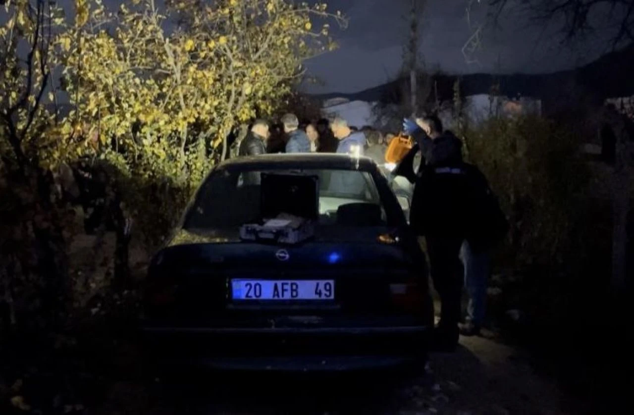 Boşanma davası açan eşini öldürüp intihar etti! Evlilik yıldönümleri ölüm yıldönümleri oldu  - 1. Resim