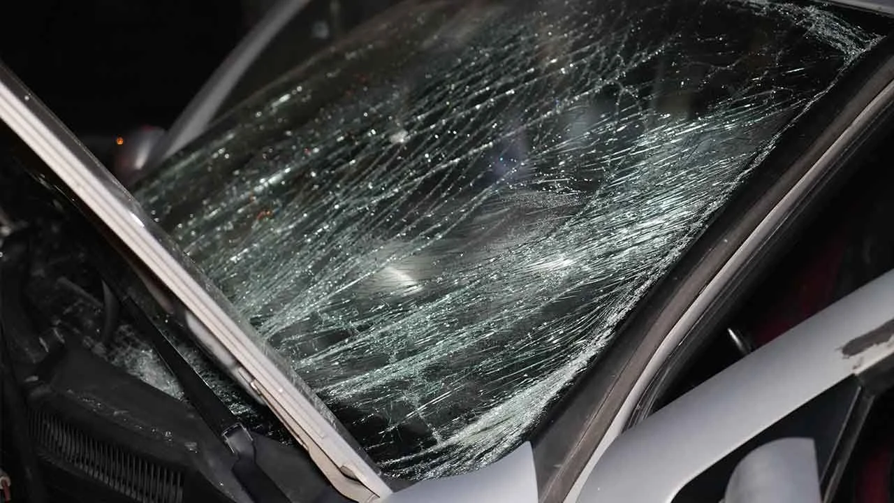 Kırıkkale'de otomobilde patlama! Çakmak doldururken sigara yaktılar: 3 yaralı - 1. Resim