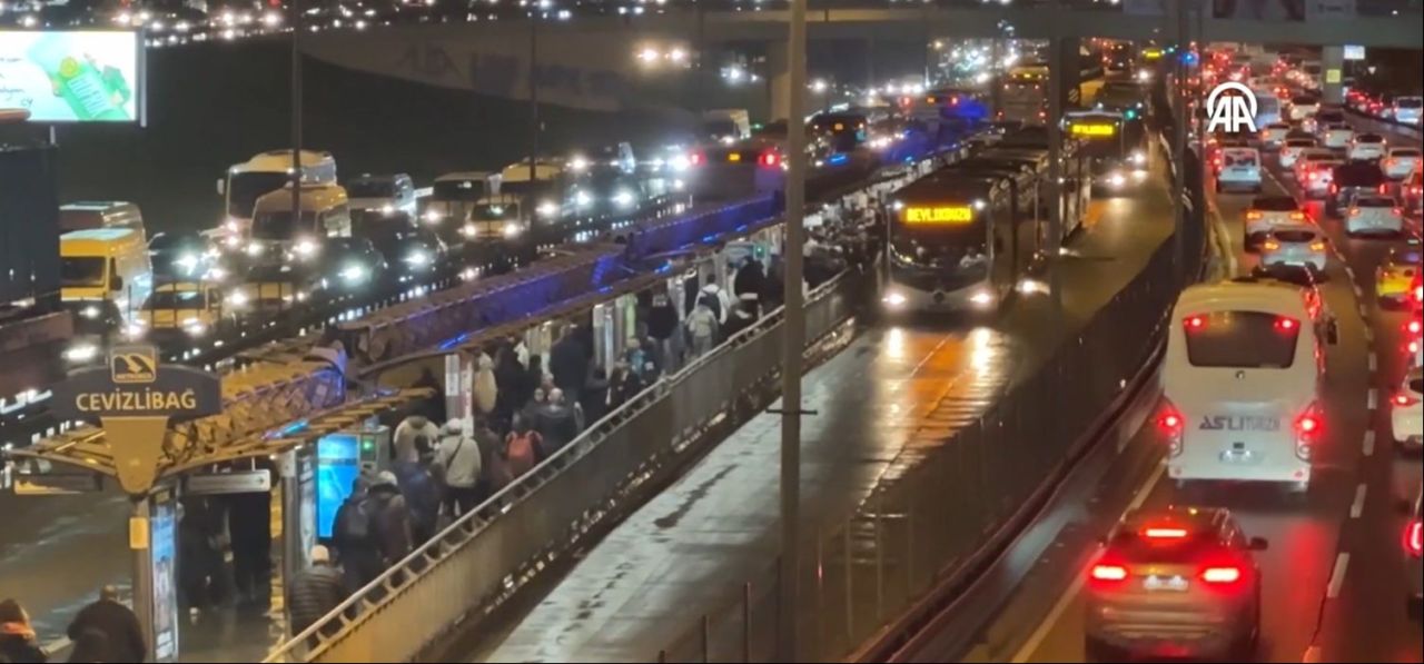 Meteoroloji uzmanı uyardı, yarından itibaren başlıyor: Hava sıcaklıkları çakılacak! İstanbul kilitlendi - 1. Resim