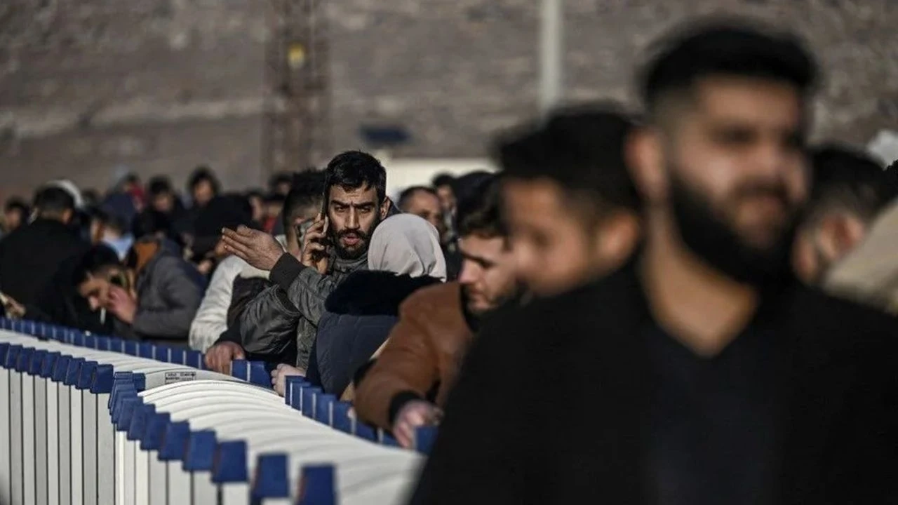 Sınır dışı etme hazırlığı! Avrupa ülkeleri Suriyelilerin iltica başvurularını dondurdu