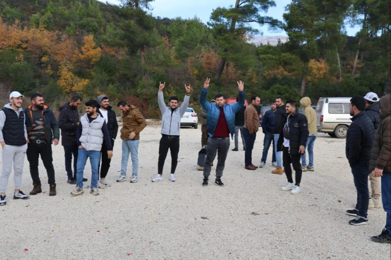 Suriyelilerin memleket hasreti son buluyor! Yayladağı Gümrük Kapısı’ndan geçişler başladı - 2. Resim