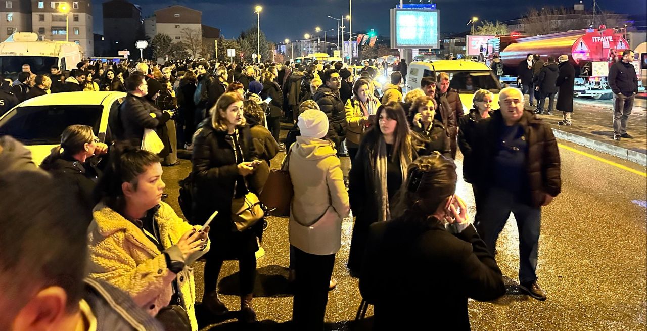 Ankara'da metro yangını! Yolcular dumanlar altında kaçmaya çalıştı - 2. Resim