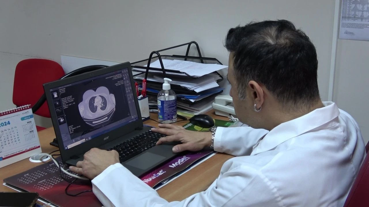 Ayağındaki kaşıntıyla hastaneye gitti, şoke oldu! ''100 binde 1 görülen hastalık...'' - 2. Resim