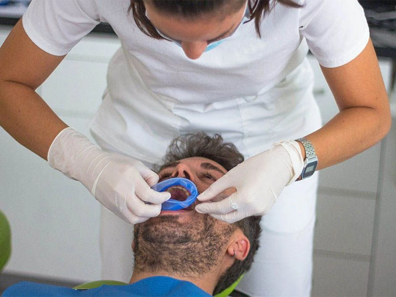 Diş apsesi neden olur ve nasıl geçer? Diş apsesine ne iyi gelir?