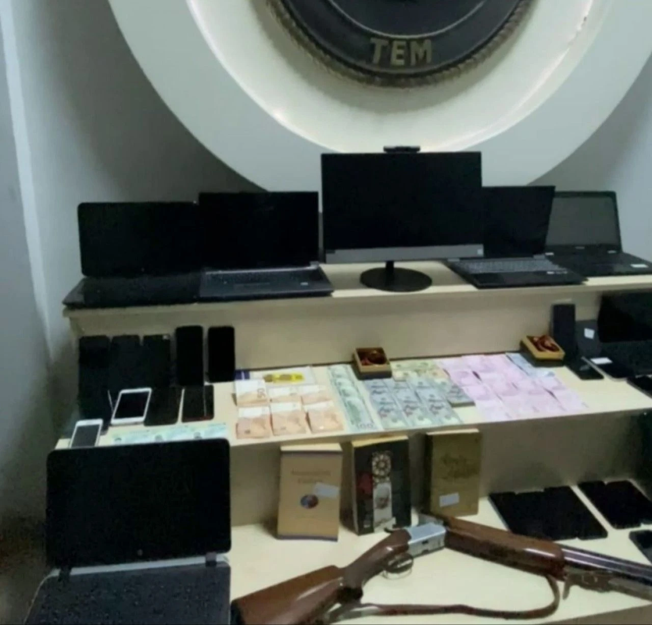 FETÖ'nün finans ağına şafak operasyonu: Çok sayıda kişi yakalandı - 1. Resim