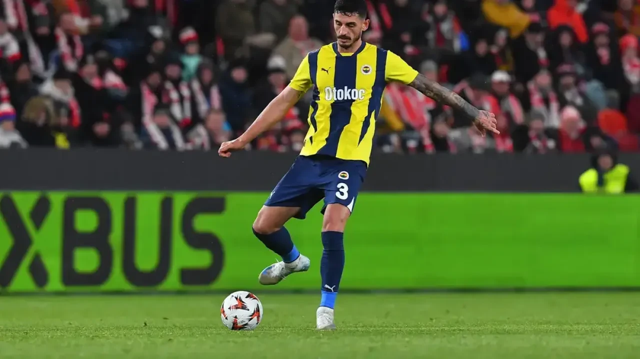 Samet Akaydın neden protesto edildi? Samet Akaydın Fenerbahçe taraftarını ikiye böldü - 1. Resim
