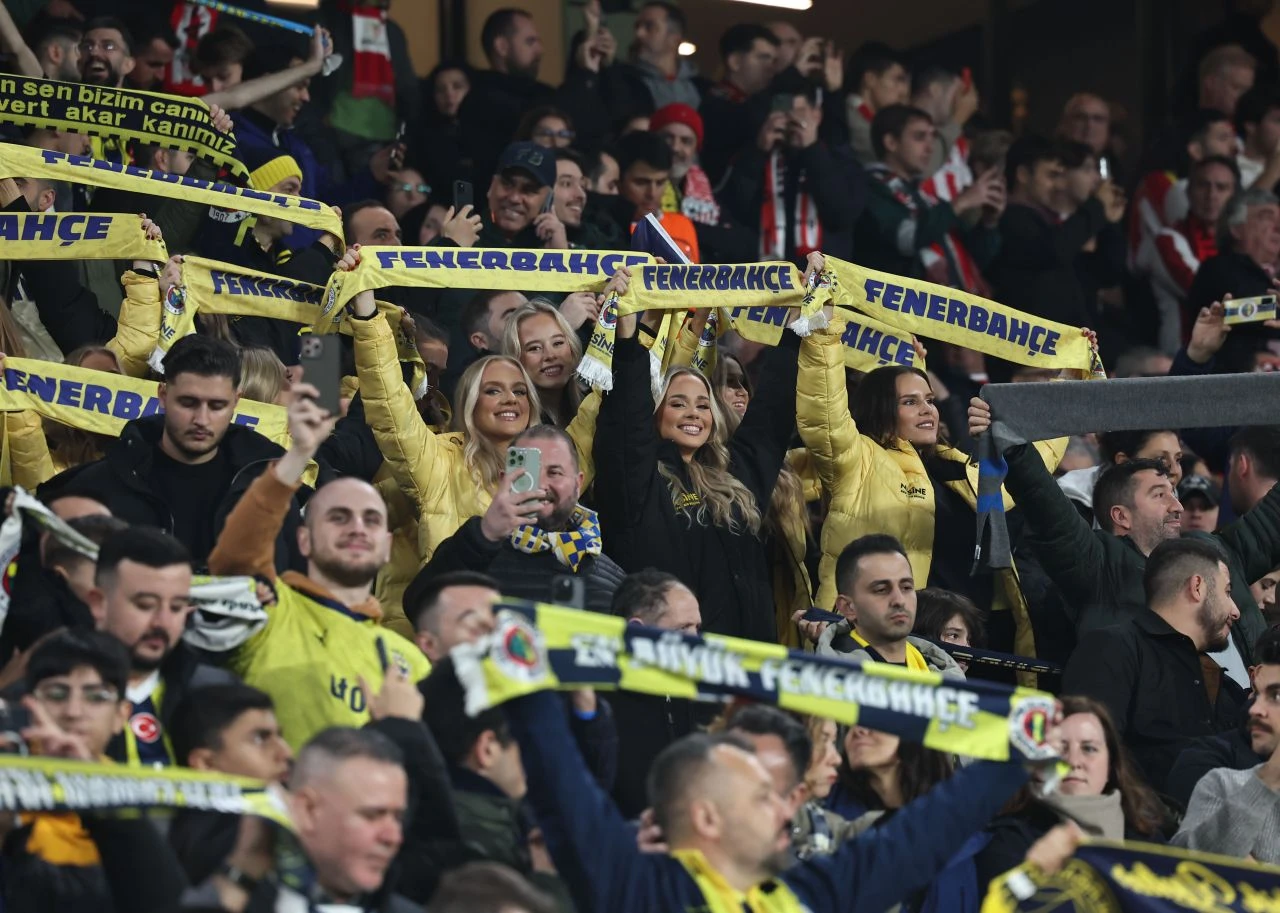 Samet Akaydın neden protesto edildi? Samet Akaydın Fenerbahçe taraftarını ikiye böldü - 2. Resim