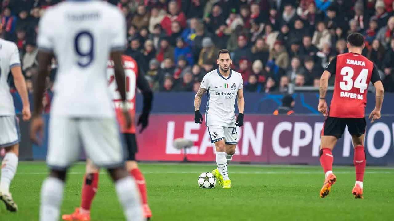 Sezonun ilk yenilgisi! Hakan Çalhanoğlu'nun takımı Inter 90'da yıkıldı