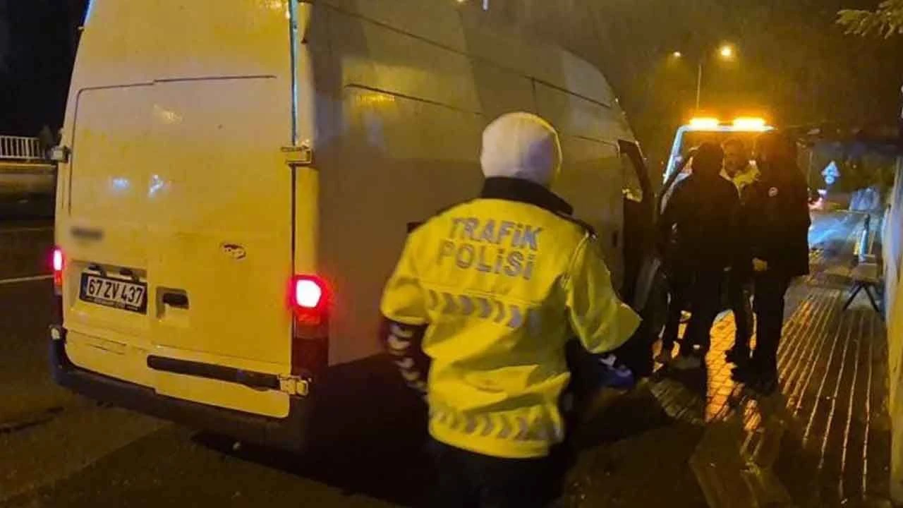 Bartın'da akıl almaz olay: Polisten kaçan sürücü, aracını bırakıp köprüden atladı