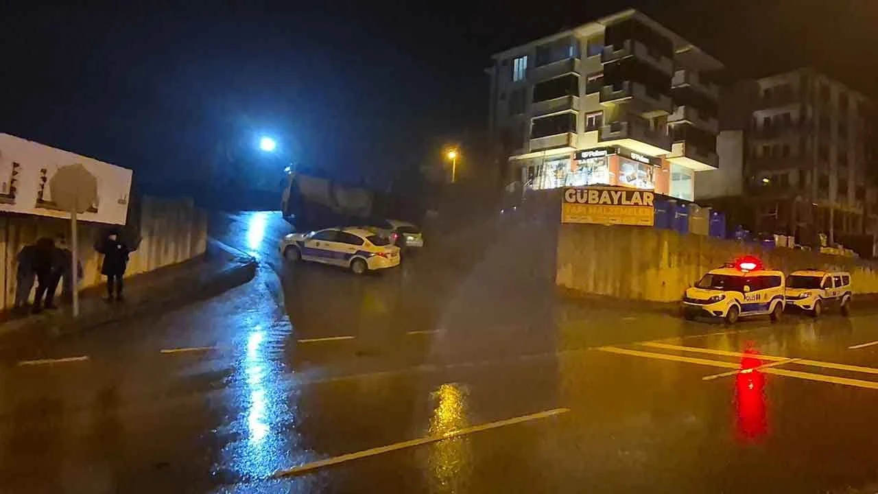 Bartın'da akıl almaz olay: Polisten kaçan sürücü, aracını bırakıp köprüden atladı