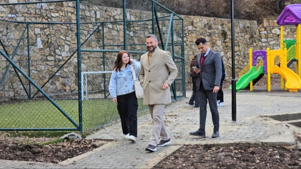 Belediye başkanından genç ressama ilginç çağrı! Parkta çizimlerini görünce öyle bir şey yaptı ki - 3. Resim