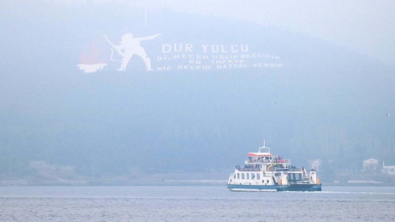 Çanakkale Boğazı'nda gemi trafiğine sis engeli