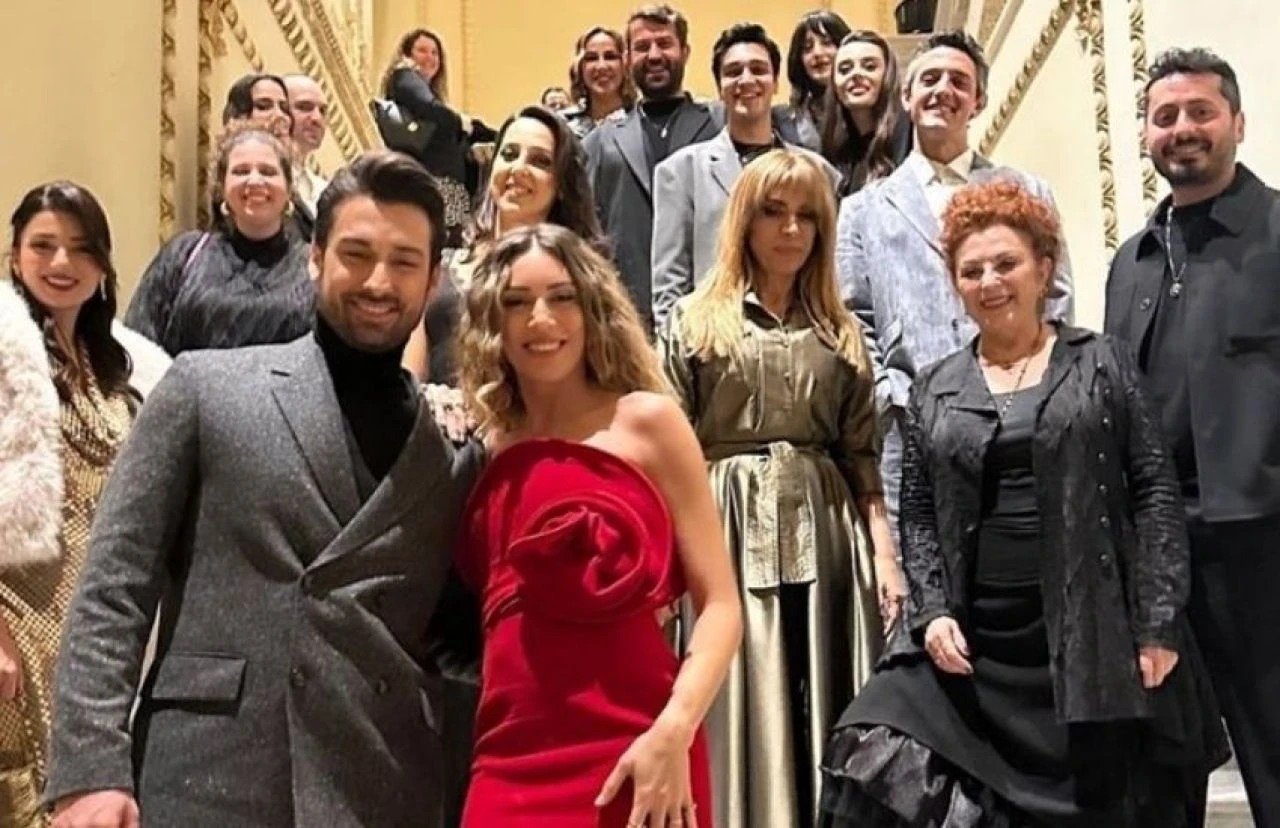 Kenan İmirzalıoğlu'nun sözleri Sinem Kobal'ı mest etti! Romantiklik seviyesini zirveye taşıdı