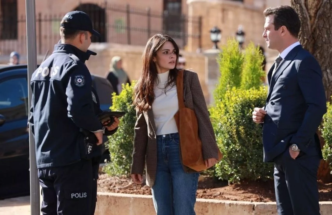 Uzak Şehir dizisine yeni oyuncu! Alya Albora'nın geçmişi ortaya çıkacak - 2. Resim