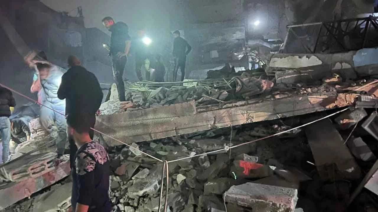 İsrail Nuseyrat Mülteci Kampı’nı vurdu: En az 25 ölü, 40 yaralı - 1. Resim