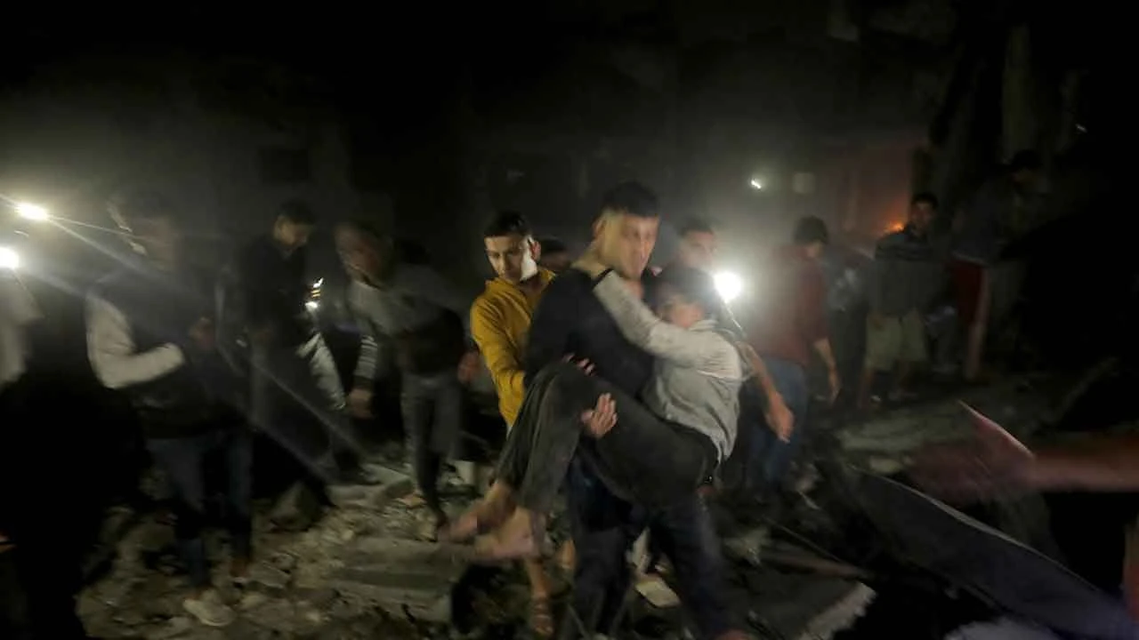 İsrail Nuseyrat Mülteci Kampı’nı vurdu: En az 25 ölü, 40 yaralı - 3. Resim