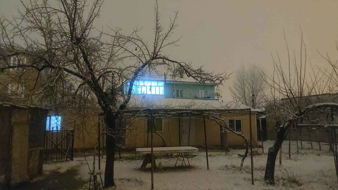 Van'da yoğun kar yağışı: Eğitime 1 gün ara verildi - 2. Resim