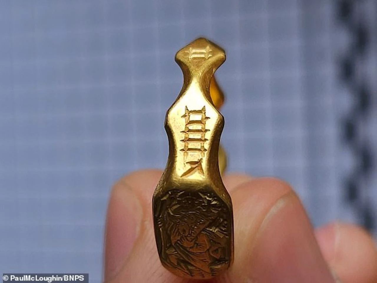 İki yıldır altın bulamıyordu: Toprağın altından tarihi bir hazine çıktı