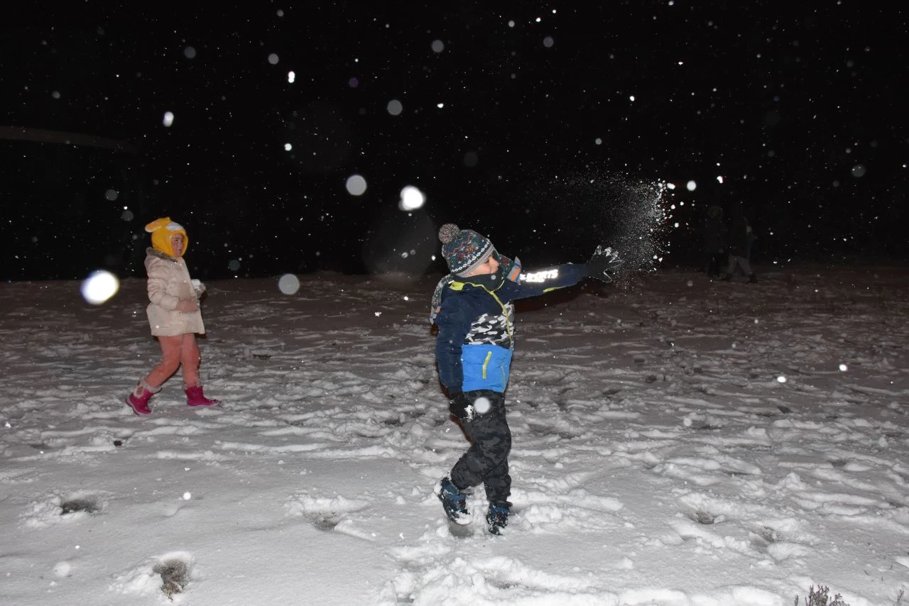 Kara kış fena bastırdı: Kar ve fırtınadan yollar kapandı, bina sallandı! İl il son durum... - 1. Resim