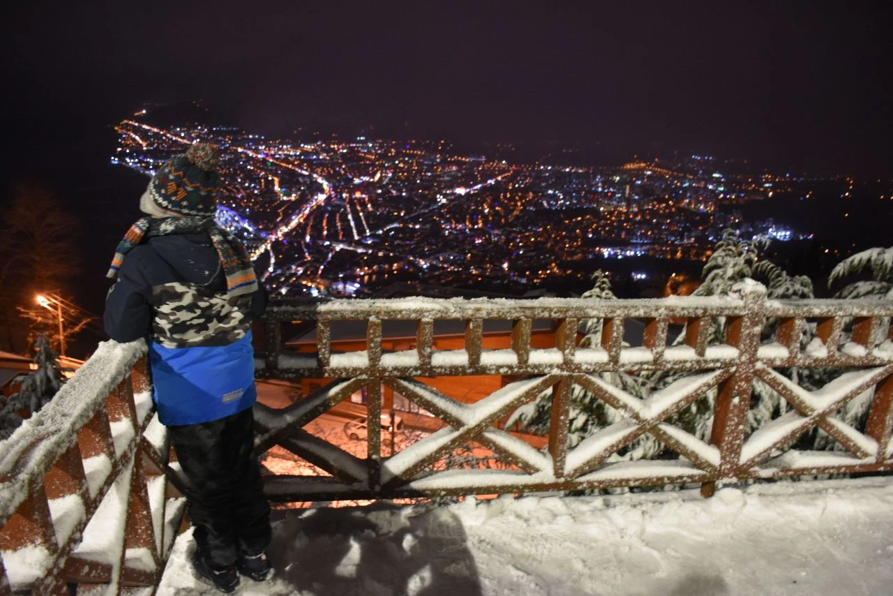 Kara kış fena bastırdı: Kar ve fırtınadan yollar kapandı, bina sallandı! İl il son durum... - 4. Resim