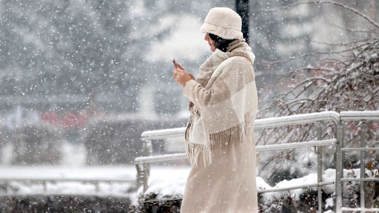 Meteoroloji uyardı: Hava sıcaklığı daha da düşecek! Sağanak, kar ve sis yurdu esir aldı