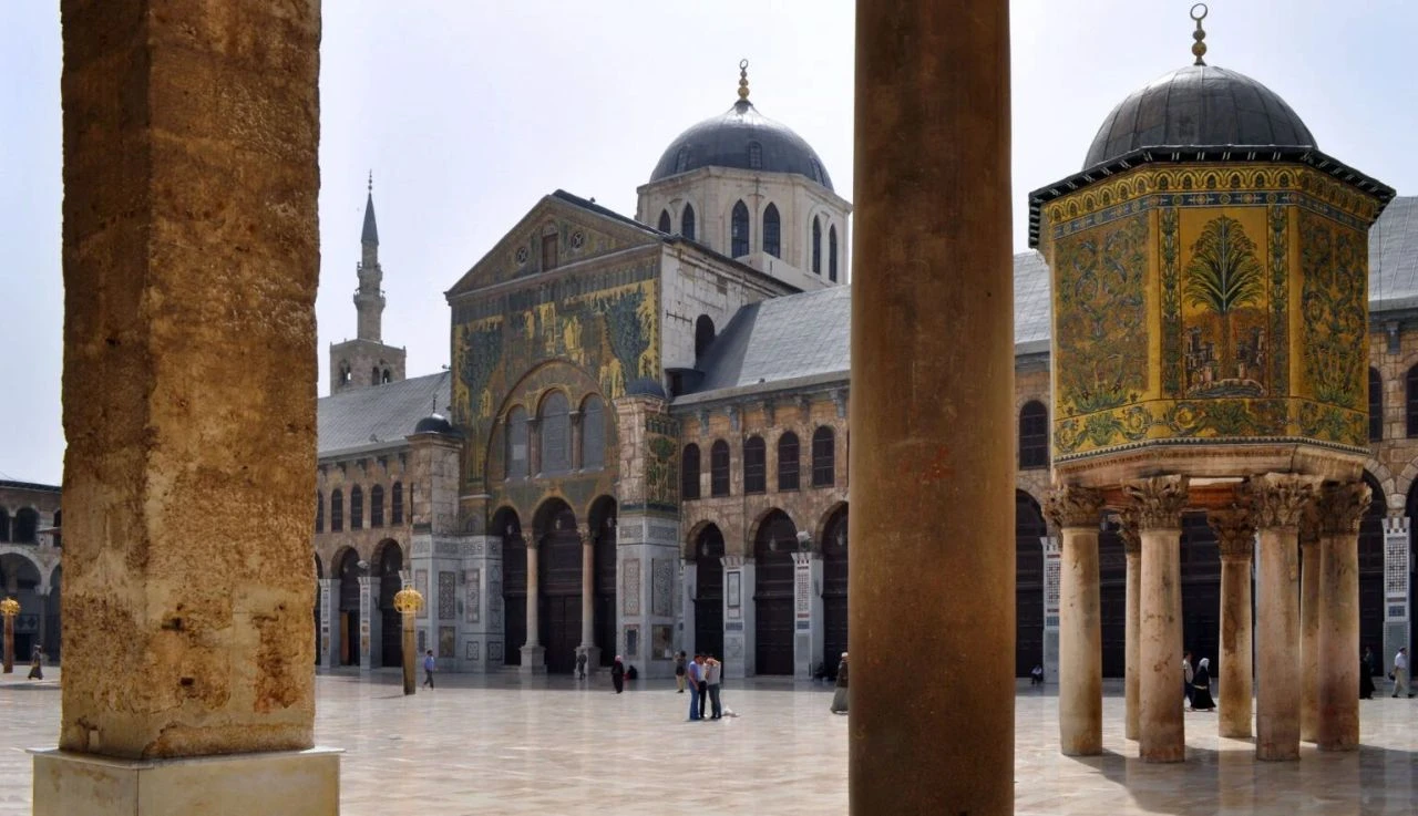 Müsavat Dervişoğlu Emevi Camii'nde kılınan namazdan rahatsız oldu