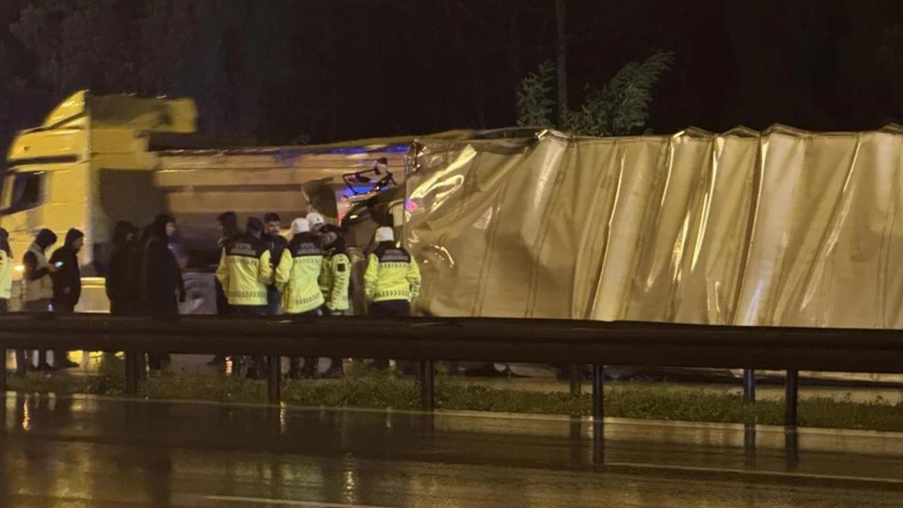 Anadolu Otoyolu'nda kaza sonrası trafik durma noktasına geldi: Uzun kuyruklar oluştu!