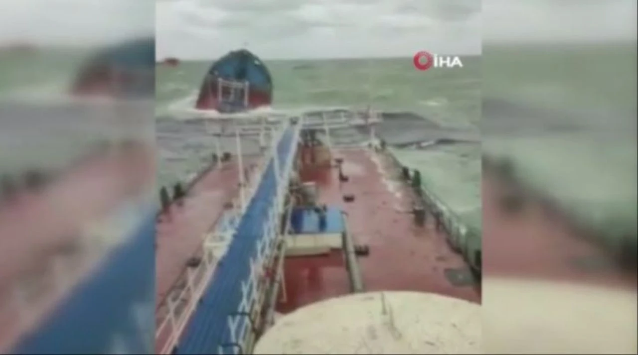 Denizde şiddetli fırtına faciayı da beraberinde getirdi: Bir petrol tankeri ikiye ayrıldı, diğeri sürüklendi