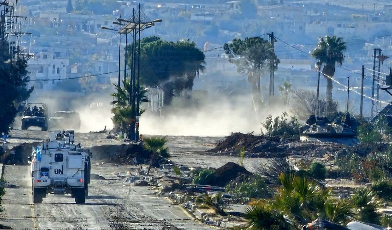 İsrail, Suriye'de işgal ettiği Golan Tepeleri'nin ardından Şam'ı hedef aldı! Humus ve Dera'ya da bomba yağdı - 3. Resim