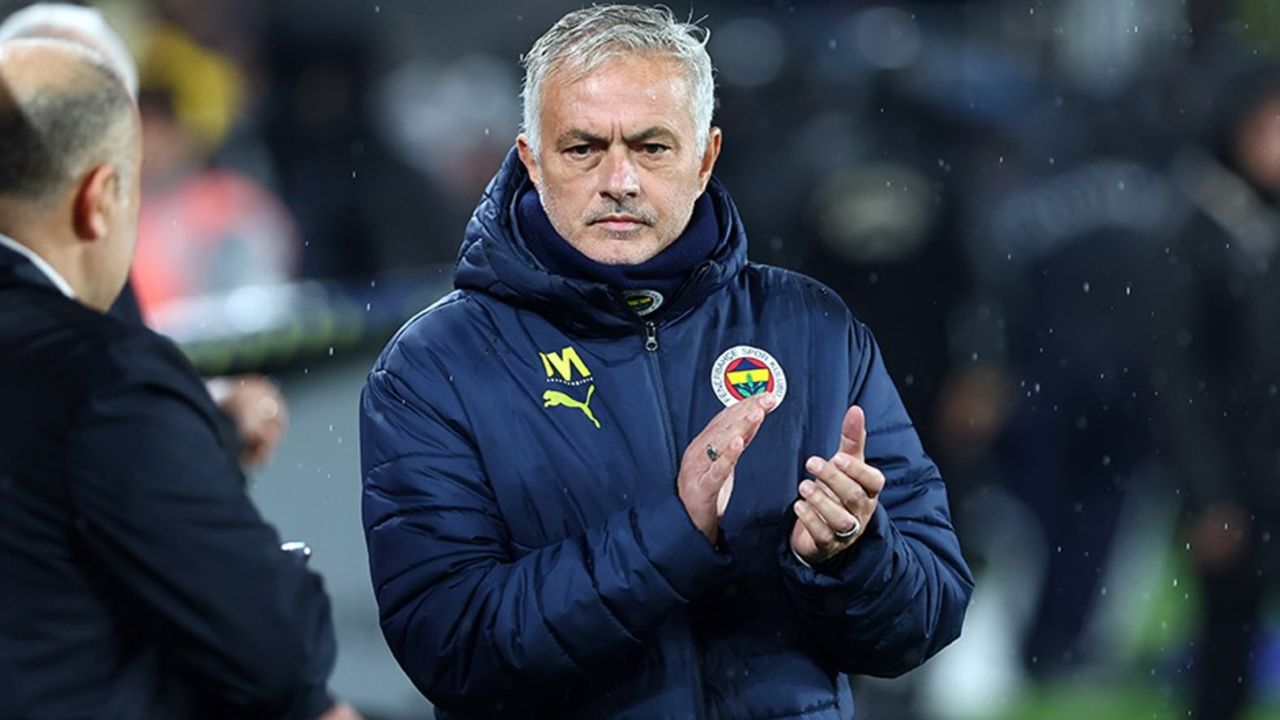 Jose Mourinho maç sonu açıklamalarda bulundu! &#039;Becao sezonu kapattı&#039;