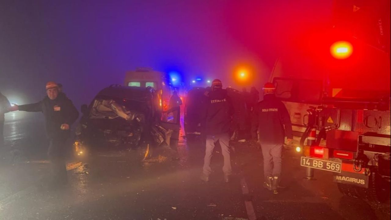 Bolu Dağı’nda sis zincirleme kazaya neden oldu: Görüş mesafesi 10 metreye düştü! - 2. Resim