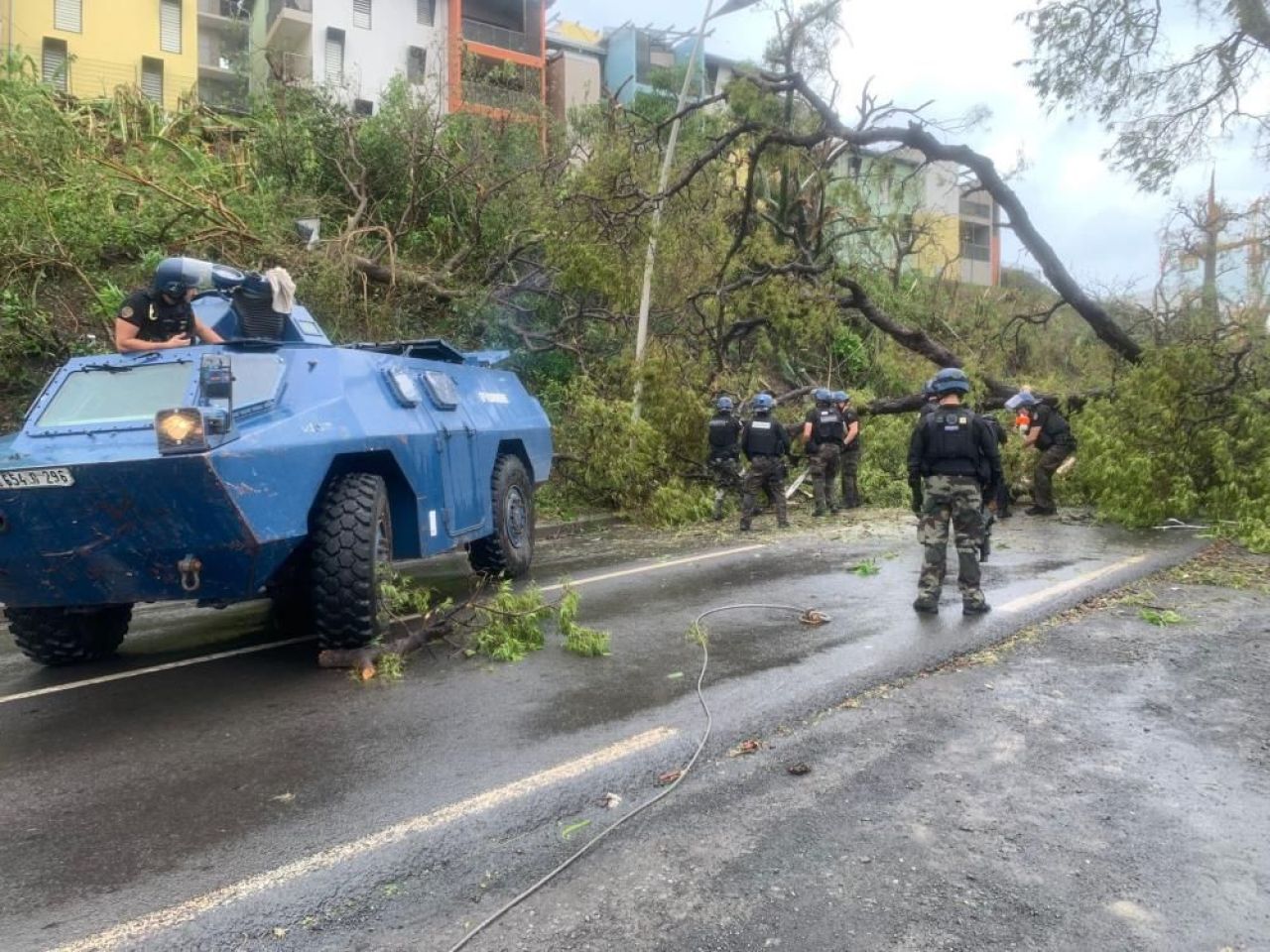 Chido Kasırgası 200 km'den fazla rüzgar hızıyla Mayotte Adası'nı yerle bir etti: 90 yılın en güçlüsü - 1. Resim