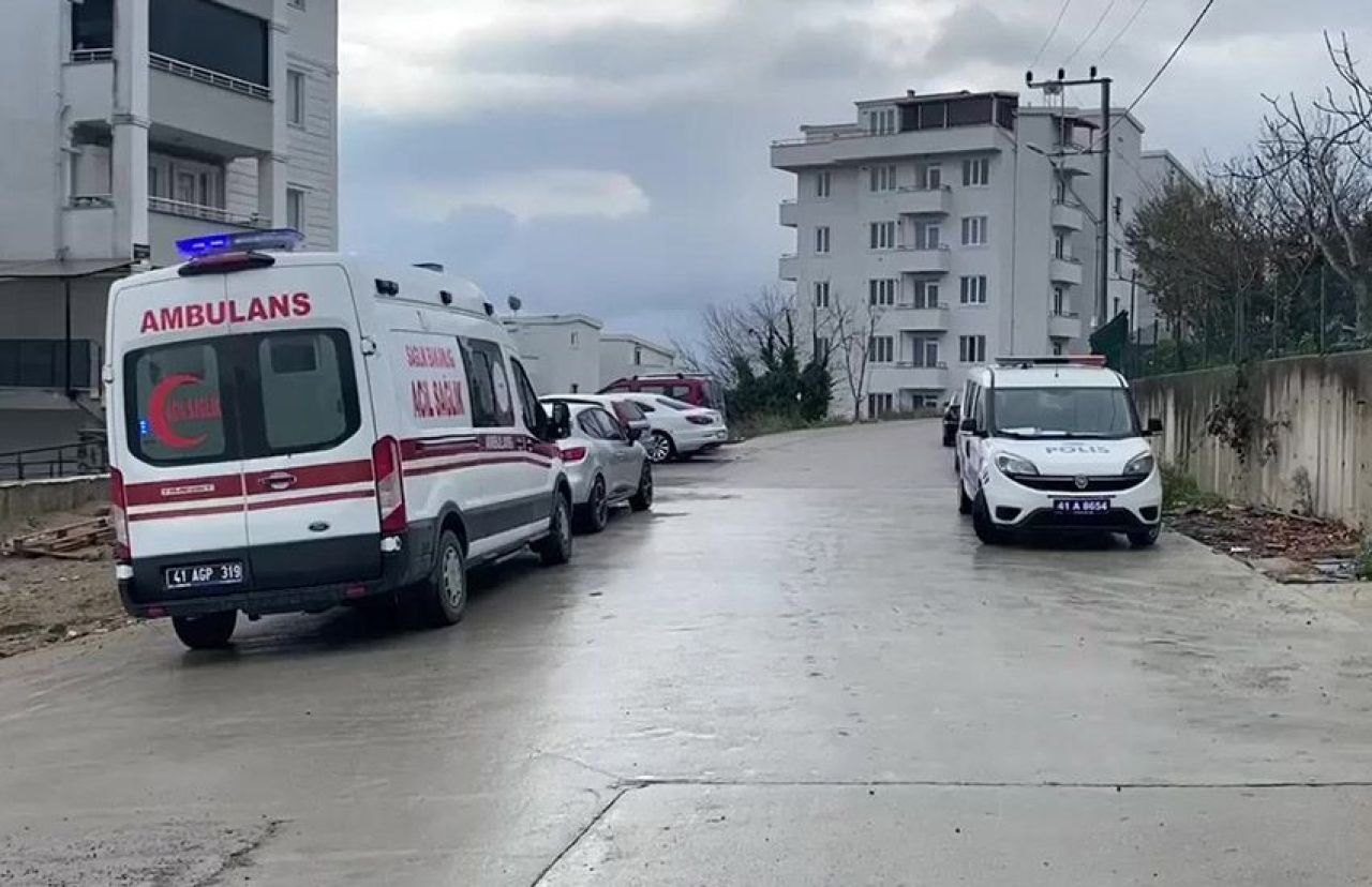 Kocaeli’de eşler arasında gerginlik! Kocasını omzundan bıçakladı - 1. Resim