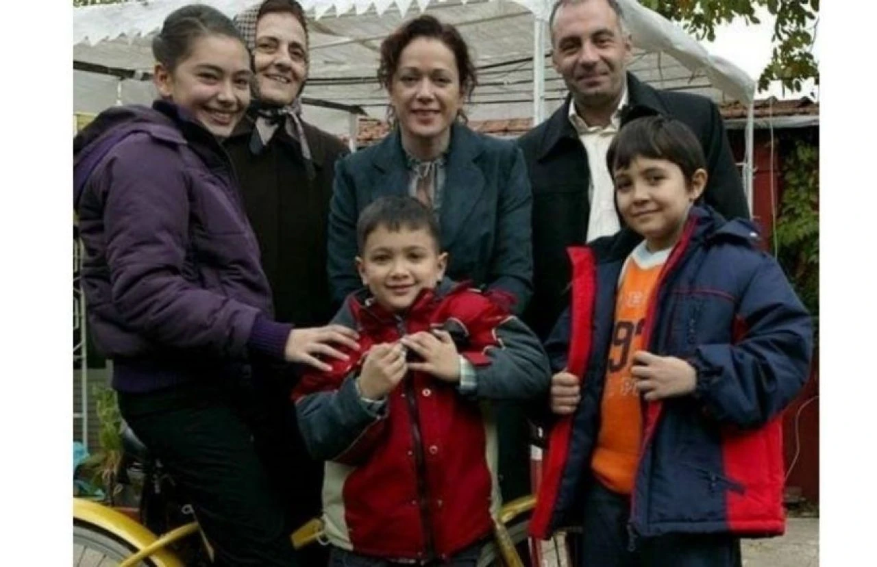 Yaprak Dökümü'nün Fikret ve Tahsin'i buluştu! Bennu Yıldırımlar ile Ahmet Saraçoğlu'nun karesine beğeni yağdı - 2. Resim