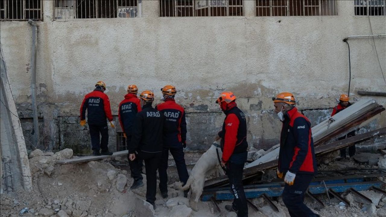 Beşar Esad'ın işkencehanesi Sednaya Hapishanesi'nde AFAD yaşam izi arıyor - 1. Resim