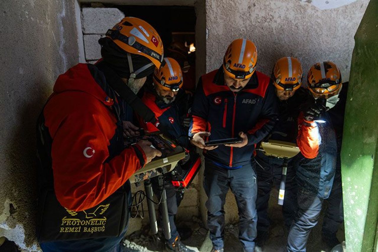 Beşar Esad'ın işkencehanesi Sednaya Hapishanesi'nde AFAD yaşam izi arıyor - 3. Resim