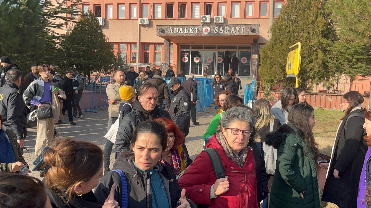 Cesedi bulunan Gabonlu Dina davasında karar! Beraat eden sanık bayıldı - 1. Resim