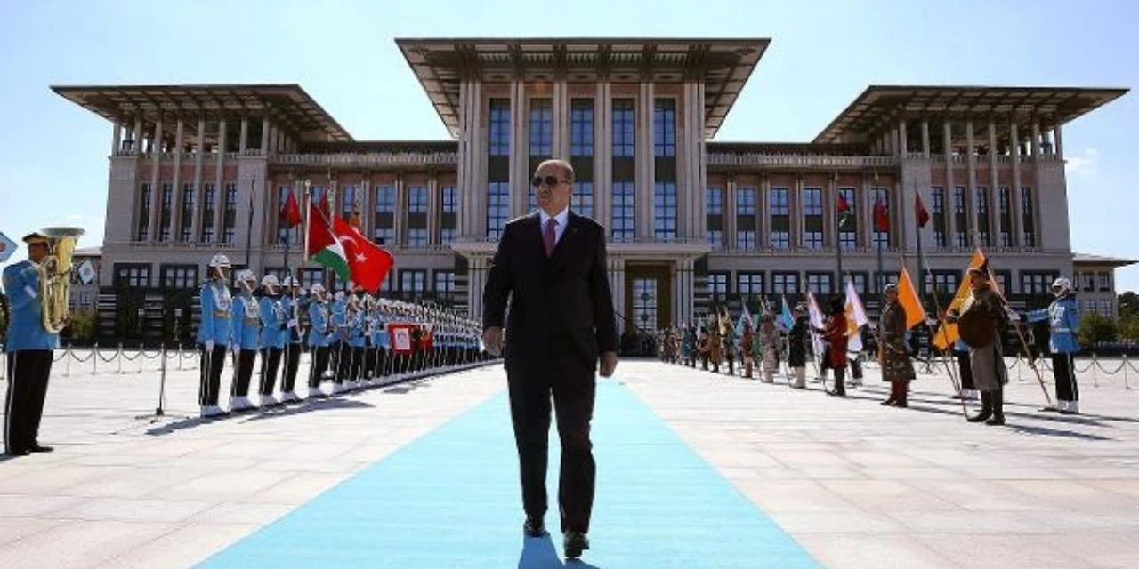 Beştepe'de gizli toplantı: Hiçbir cihaz alınmadı! 'Kırmızı Kitap' güncelleniyor