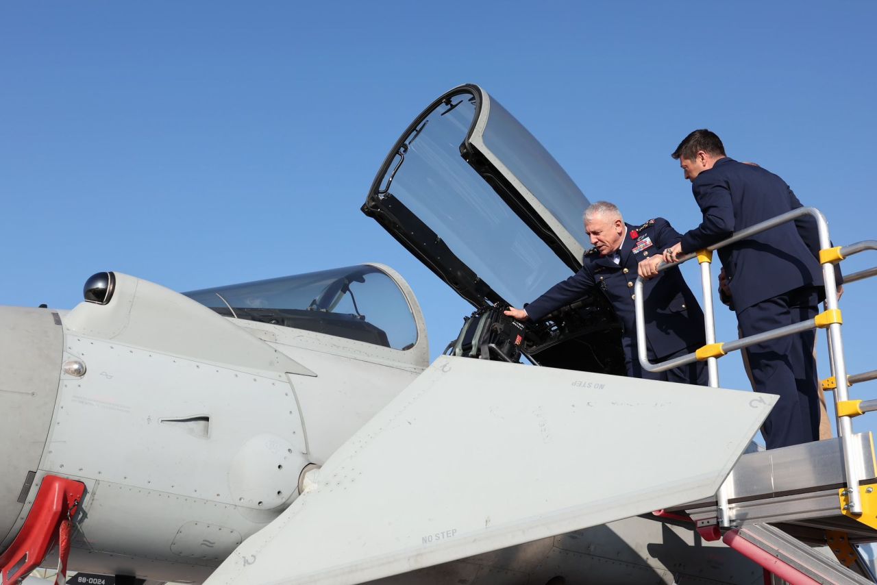 Hava gücünde Eurofighter dönemi başlıyor: 2 Typhoon savaş uçağı iniş yaptı! - 3. Resim