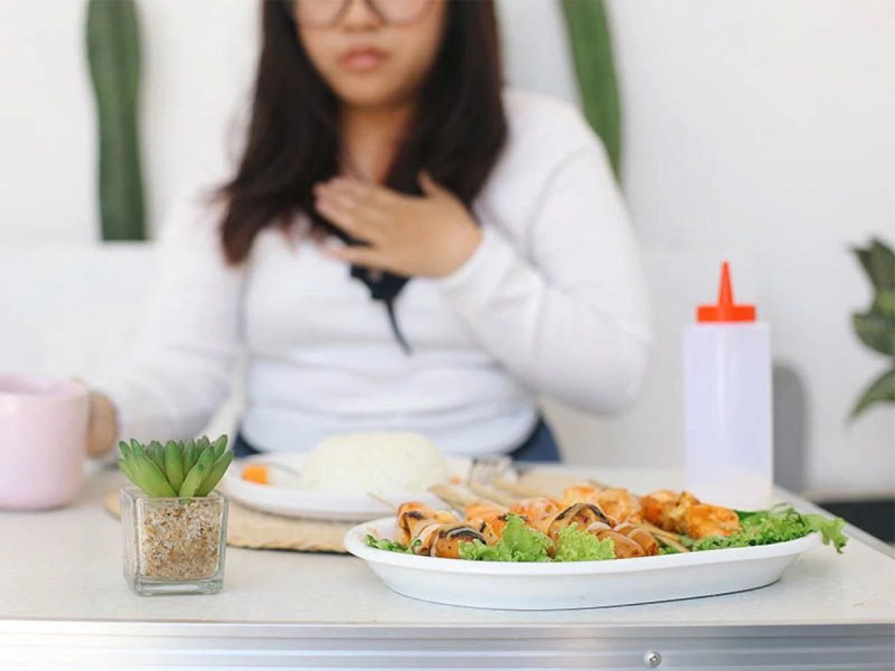 Reflüye iyi gelen doğal çözümler: Reflüye iyi gelen şeyler, yiyecekler, çaylar ve meyveler neler?