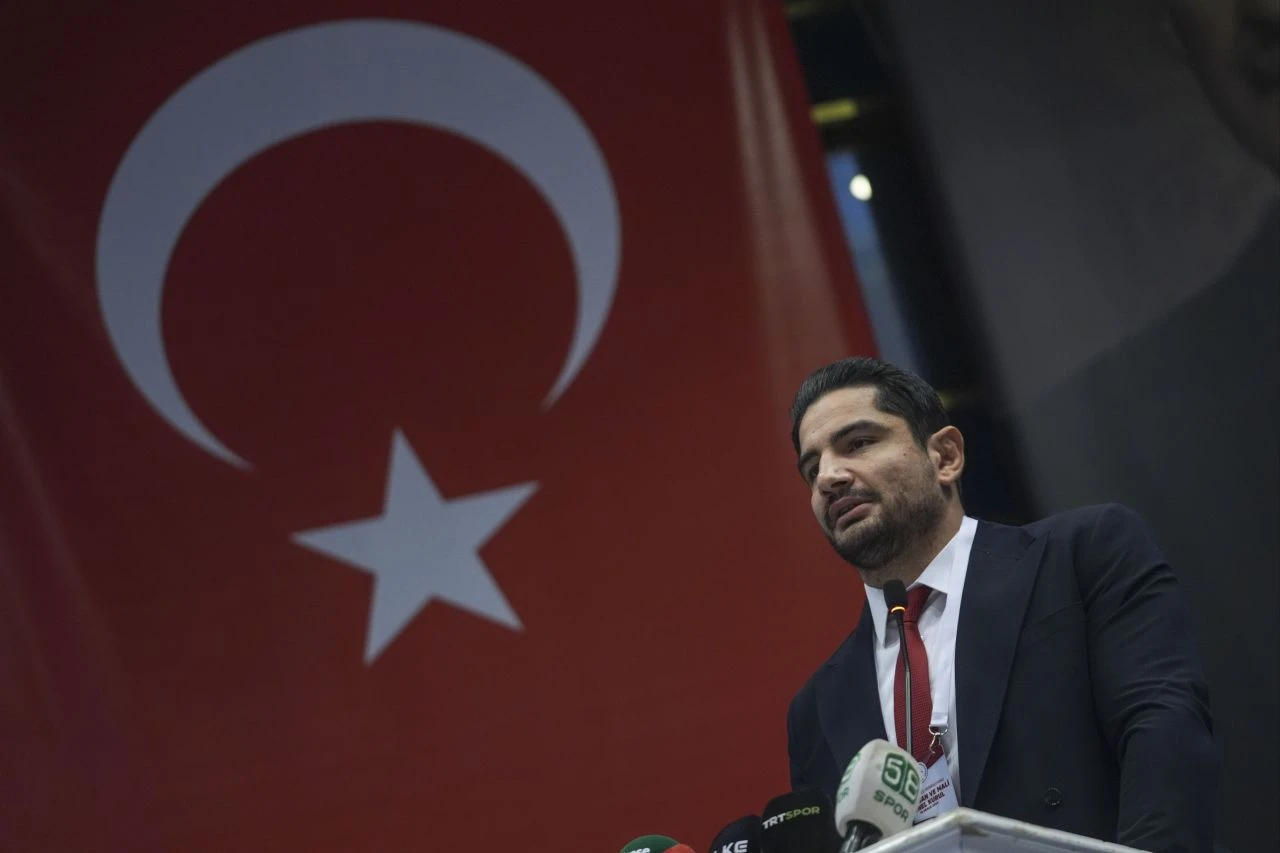 Türkiye Güreş Federasyonu'nun yeni başkanı Taha Akgül oldu - 2. Resim