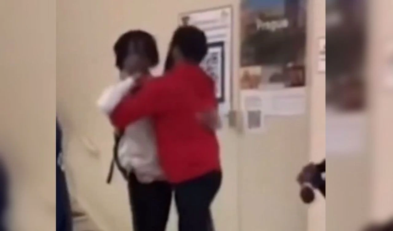 Veli olarak girdiği liseden tutuklanarak çıkarıldı! Öğrenciyi boğarak merdivenlerden aşağıya attı - 1. Resim