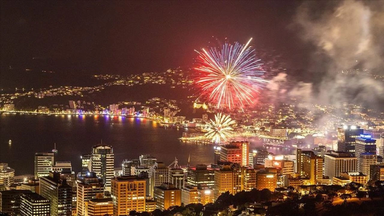 Yılbaşı tatili kaç gün? 1 Ocak Çarşamba gününe denk geliyor - 1. Resim